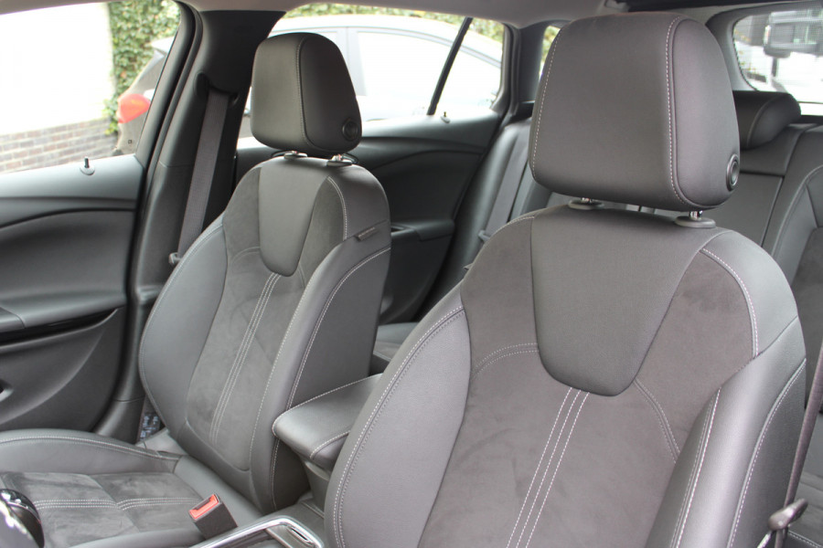 Opel Astra Sports Tourer 1.2 Elegance | Trekhaak | BLIS | Camera | Navigatie | Winterpack