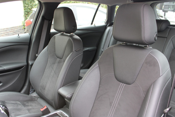 Opel Astra Sports Tourer 1.2 Elegance | Trekhaak | BLIS | Camera | Navigatie | Winterpack