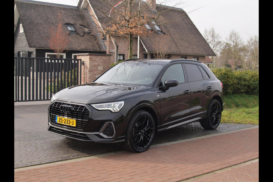 Audi Q3 35 TFSI S Line | Black Optic | Virtual Cockpit | Apple Carplay | NL-Auto | Automaat | 20 inch |