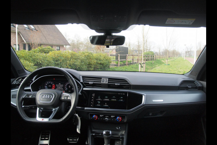 Audi Q3 35 TFSI S Line | Black Optic | Virtual Cockpit | Apple Carplay | NL-Auto | Automaat | 20 inch |