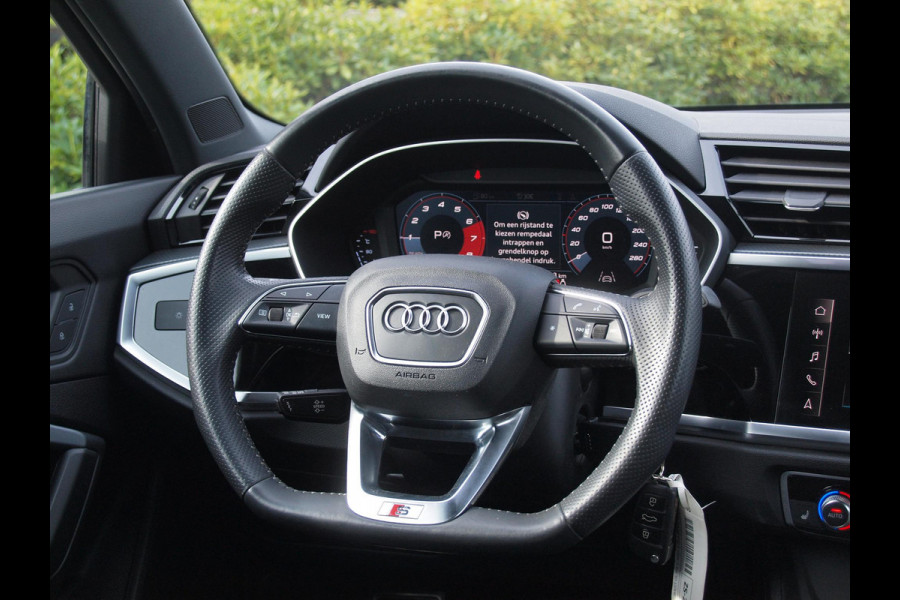 Audi Q3 35 TFSI S Line | Black Optic | Virtual Cockpit | Apple Carplay | NL-Auto | Automaat | 20 inch |