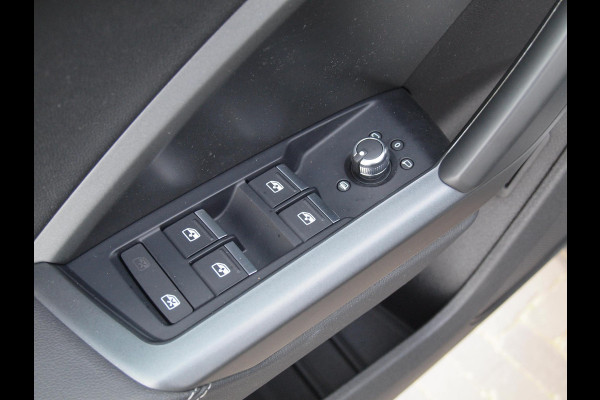 Audi Q3 35 TFSI S Line | Black Optic | Virtual Cockpit | Apple Carplay | NL-Auto | Automaat | 20 inch |