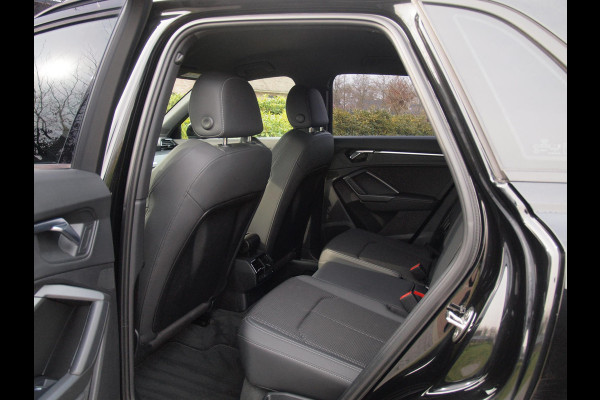 Audi Q3 35 TFSI S Line | Black Optic | Virtual Cockpit | Apple Carplay | NL-Auto | Automaat | 20 inch |