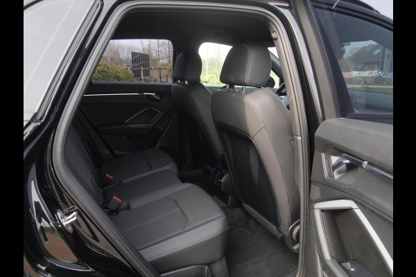 Audi Q3 35 TFSI S Line | Black Optic | Virtual Cockpit | Apple Carplay | NL-Auto | Automaat | 20 inch |