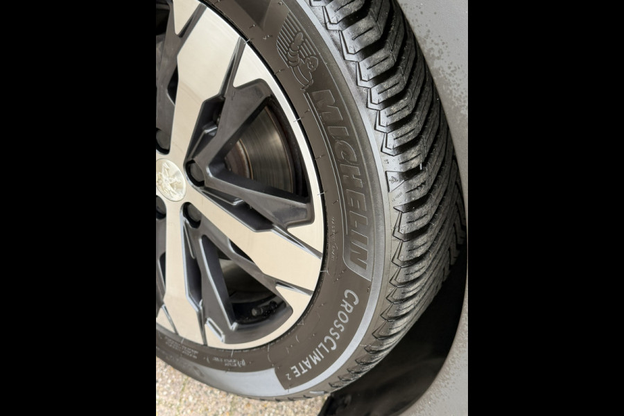 Peugeot 3008 1.2 PureTech Automaat Panorama Carplay Camera Navi Clima Cruise