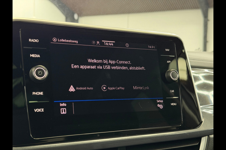 Volkswagen T-Roc 1.5 TSI Style CarPlay Panorama