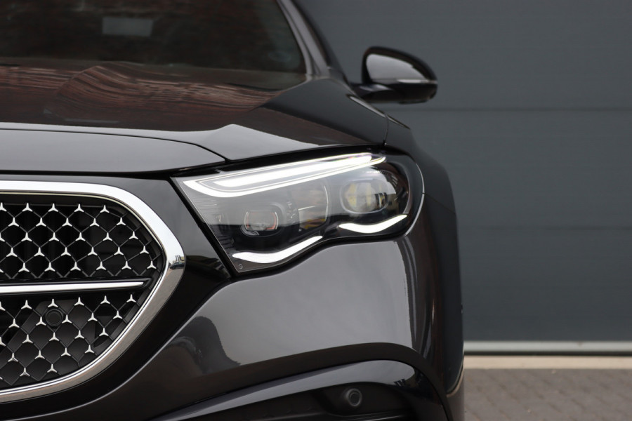 Mercedes-Benz E-Klasse 400 e 4MATIC AMG Line | Hyperscreen | Luchtvering | Achterasbesturing | Distronic+ | HUD | Massage | Burmester | Nappa Leder | Trekhaak | Vlakkenverwarming | Stoelventilatie | Soft-Close |