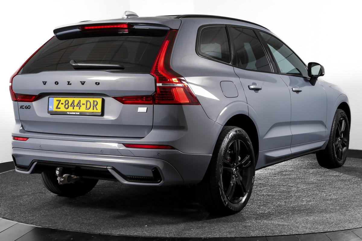 Volvo XC60 2.0 T6 Plug-in hybrid AWD R-Design - Automaat | S/K-Panodak | Harman/Kardon | Elek. Trekhaak | Dig. Cockpit | Adapt. Cruise | Stoel-+Stuurverw. | PDC | Camera | NAV + App. Connect | ECC | Elek. Klep | LM 19" |