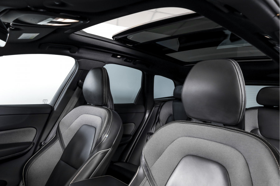 Volvo XC60 2.0 T6 Plug-in hybrid AWD R-Design - Automaat | S/K-Panodak | Harman/Kardon | Elek. Trekhaak | Dig. Cockpit | Adapt. Cruise | Stoel-+Stuurverw. | PDC | Camera | NAV + App. Connect | ECC | Elek. Klep | LM 19" |