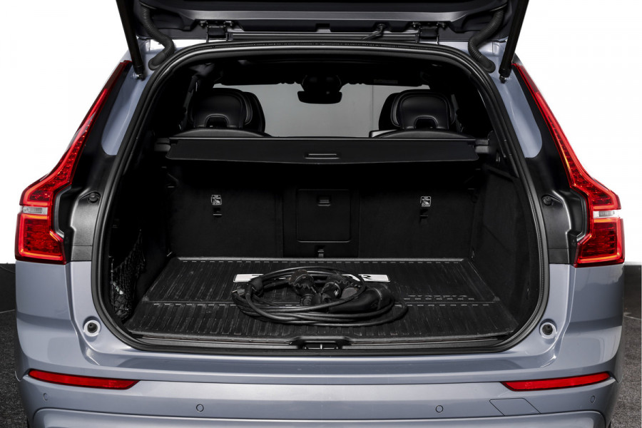 Volvo XC60 2.0 T6 Plug-in hybrid AWD R-Design - Automaat | S/K-Panodak | Harman/Kardon | Elek. Trekhaak | Dig. Cockpit | Adapt. Cruise | Stoel-+Stuurverw. | PDC | Camera | NAV + App. Connect | ECC | Elek. Klep | LM 19" |