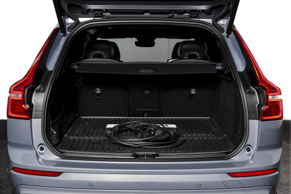 Volvo XC60 2.0 T6 Plug-in hybrid AWD R-Design - Automaat | S/K-Panodak | Harman/Kardon | Elek. Trekhaak | Dig. Cockpit | Adapt. Cruise | Stoel-+Stuurverw. | PDC | Camera | NAV + App. Connect | ECC | Elek. Klep | LM 19" |