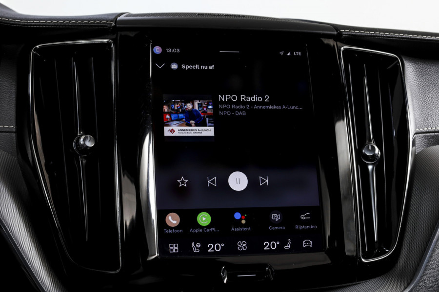 Volvo XC60 2.0 T6 Plug-in hybrid AWD R-Design - Automaat | S/K-Panodak | Harman/Kardon | Elek. Trekhaak | Dig. Cockpit | Adapt. Cruise | Stoel-+Stuurverw. | PDC | Camera | NAV + App. Connect | ECC | Elek. Klep | LM 19" |