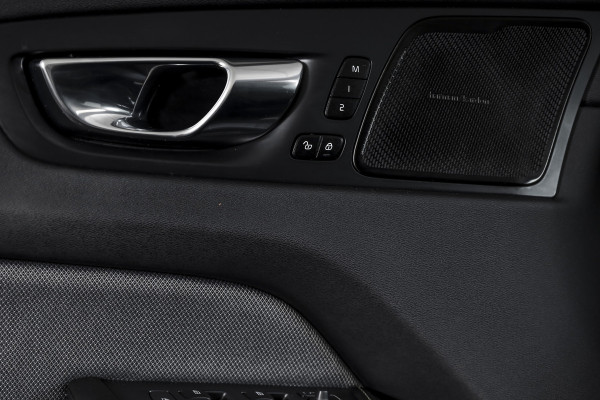 Volvo XC60 2.0 T6 Plug-in hybrid AWD R-Design - Automaat | S/K-Panodak | Harman/Kardon | Elek. Trekhaak | Dig. Cockpit | Adapt. Cruise | Stoel-+Stuurverw. | PDC | Camera | NAV + App. Connect | ECC | Elek. Klep | LM 19" |