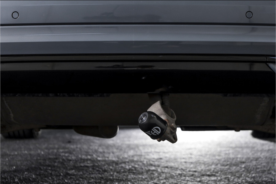 Volvo XC60 2.0 T6 Plug-in hybrid AWD R-Design - Automaat | S/K-Panodak | Harman/Kardon | Elek. Trekhaak | Dig. Cockpit | Adapt. Cruise | Stoel-+Stuurverw. | PDC | Camera | NAV + App. Connect | ECC | Elek. Klep | LM 19" |