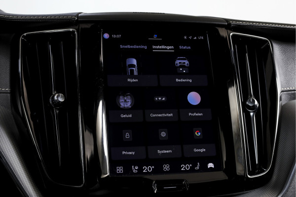 Volvo XC60 2.0 T6 Plug-in hybrid AWD R-Design - Automaat | S/K-Panodak | Harman/Kardon | Elek. Trekhaak | Dig. Cockpit | Adapt. Cruise | Stoel-+Stuurverw. | PDC | Camera | NAV + App. Connect | ECC | Elek. Klep | LM 19" |