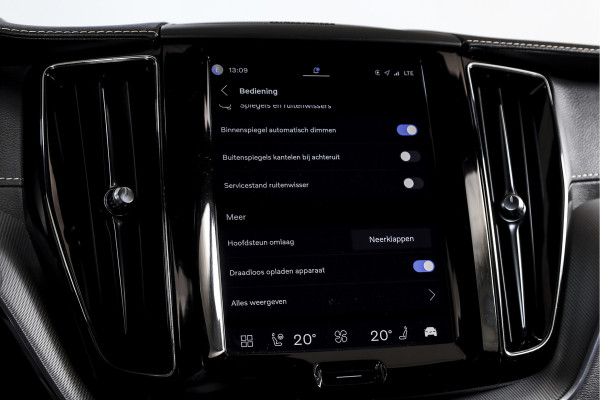 Volvo XC60 2.0 T6 Plug-in hybrid AWD R-Design - Automaat | S/K-Panodak | Harman/Kardon | Elek. Trekhaak | Dig. Cockpit | Adapt. Cruise | Stoel-+Stuurverw. | PDC | Camera | NAV + App. Connect | ECC | Elek. Klep | LM 19" |