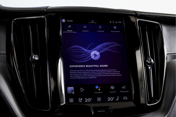 Volvo XC60 2.0 T6 Plug-in hybrid AWD R-Design - Automaat | S/K-Panodak | Harman/Kardon | Elek. Trekhaak | Dig. Cockpit | Adapt. Cruise | Stoel-+Stuurverw. | PDC | Camera | NAV + App. Connect | ECC | Elek. Klep | LM 19" |