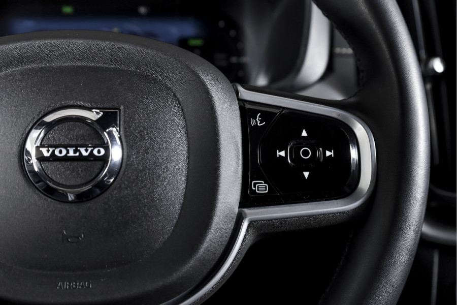 Volvo XC60 2.0 T6 Plug-in hybrid AWD R-Design - Automaat | S/K-Panodak | Harman/Kardon | Elek. Trekhaak | Dig. Cockpit | Adapt. Cruise | Stoel-+Stuurverw. | PDC | Camera | NAV + App. Connect | ECC | Elek. Klep | LM 19" |