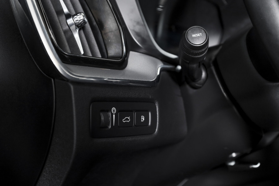 Volvo XC60 2.0 T6 Plug-in hybrid AWD R-Design - Automaat | S/K-Panodak | Harman/Kardon | Elek. Trekhaak | Dig. Cockpit | Adapt. Cruise | Stoel-+Stuurverw. | PDC | Camera | NAV + App. Connect | ECC | Elek. Klep | LM 19" |