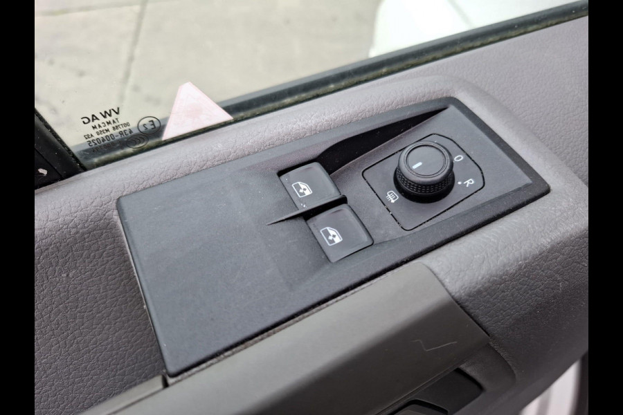 Volkswagen Crafter 35 2.0 TDI L3H3 AIRCO / CRUISE CONTROLE / CARPLAY / CAMERA / TREKHAAK