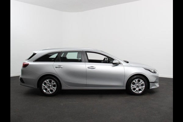 Kia Ceed Sportswagon 1.0 T-GDi DynamicLine Climate control | Cruise control | Lane assist | Parkeersensor achter | Camera | Navigatie | Lichtmetalen velgen | Apple Carplay/ Android Auto