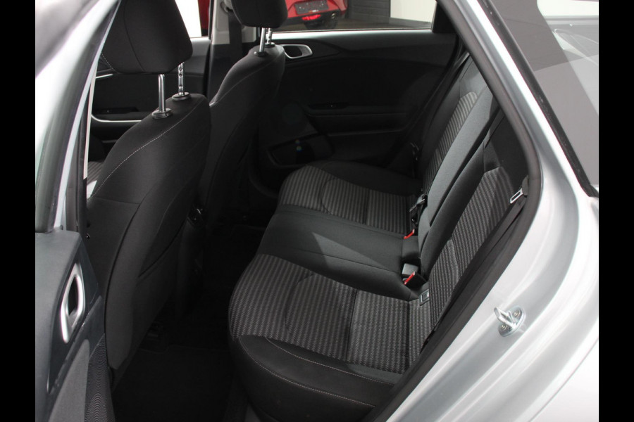 Kia Ceed Sportswagon 1.0 T-GDi DynamicLine Climate control | Cruise control | Lane assist | Parkeersensor achter | Camera | Navigatie | Lichtmetalen velgen | Apple Carplay/ Android Auto