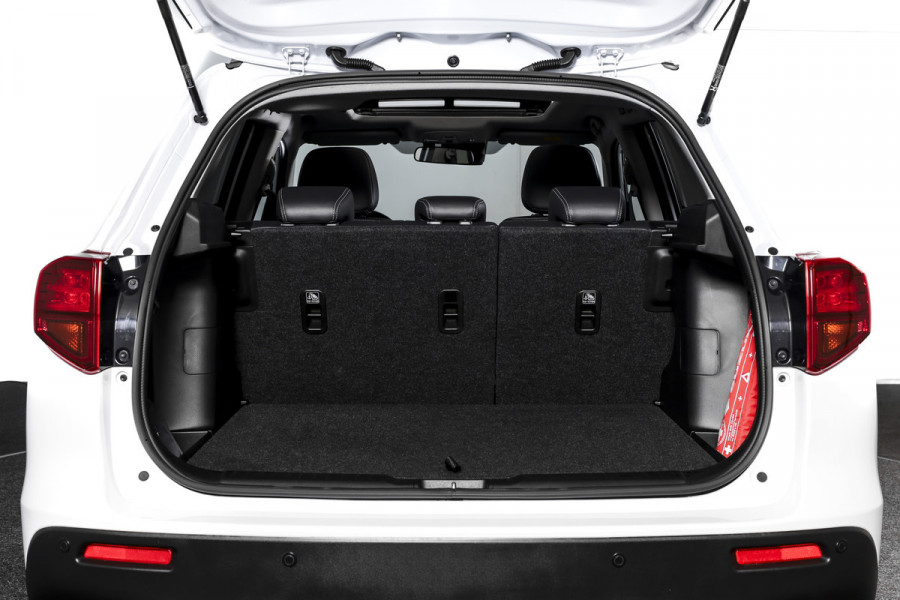 Suzuki Vitara 1.4 Boosterjet Stijl 140 PK - Automaat Org. NL | S/K-Panodak | Adapt. Cruise | Stoelverw. | PDC | Camera | NAV + App. Connect | ECC | LM 17" |