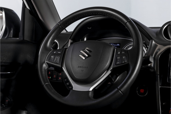 Suzuki Vitara 1.4 Boosterjet Stijl 140 PK - Automaat Org. NL | S/K-Panodak | Adapt. Cruise | Stoelverw. | PDC | Camera | NAV + App. Connect | ECC | LM 17" |