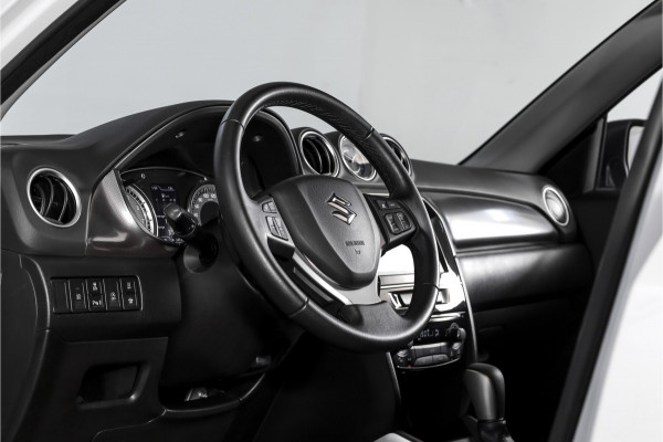 Suzuki Vitara 1.4 Boosterjet Stijl 140 PK - Automaat Org. NL | S/K-Panodak | Adapt. Cruise | Stoelverw. | PDC | Camera | NAV + App. Connect | ECC | LM 17" |