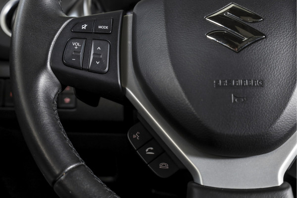 Suzuki Vitara 1.4 Boosterjet Stijl 140 PK - Automaat Org. NL | S/K-Panodak | Adapt. Cruise | Stoelverw. | PDC | Camera | NAV + App. Connect | ECC | LM 17" |