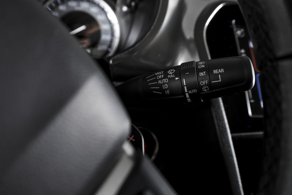 Suzuki Vitara 1.4 Boosterjet Stijl 140 PK - Automaat Org. NL | S/K-Panodak | Adapt. Cruise | Stoelverw. | PDC | Camera | NAV + App. Connect | ECC | LM 17" |