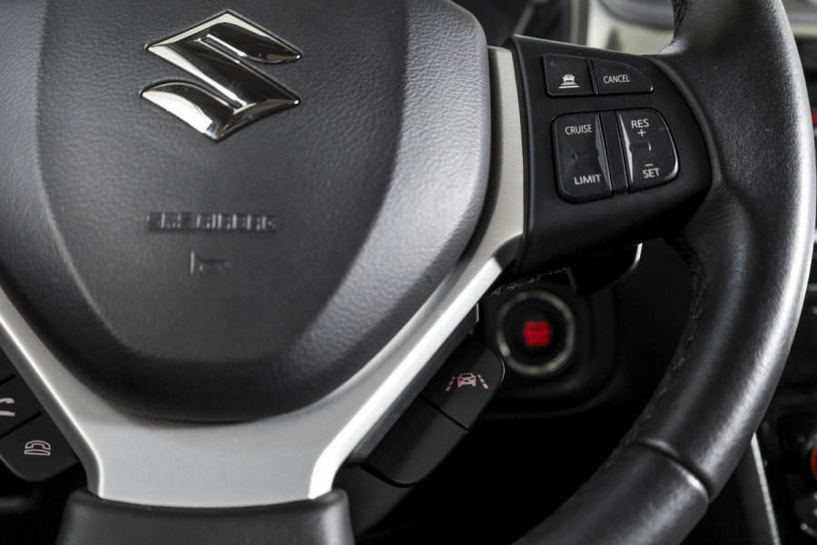 Suzuki Vitara 1.4 Boosterjet Stijl 140 PK - Automaat Org. NL | S/K-Panodak | Adapt. Cruise | Stoelverw. | PDC | Camera | NAV + App. Connect | ECC | LM 17" |