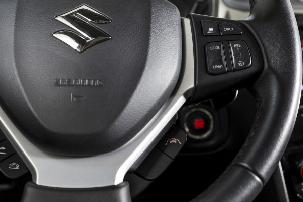 Suzuki Vitara 1.4 Boosterjet Stijl 140 PK - Automaat Org. NL | S/K-Panodak | Adapt. Cruise | Stoelverw. | PDC | Camera | NAV + App. Connect | ECC | LM 17" |