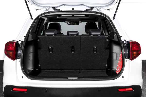 Suzuki Vitara 1.4 Boosterjet Stijl 140 PK - Automaat Org. NL | S/K-Panodak | Adapt. Cruise | Stoelverw. | PDC | Camera | NAV + App. Connect | ECC | LM 17" |