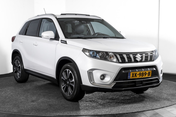 Suzuki Vitara 1.4 Boosterjet Stijl 140 PK - Automaat Org. NL | S/K-Panodak | Adapt. Cruise | Stoelverw. | PDC | Camera | NAV + App. Connect | ECC | LM 17" |