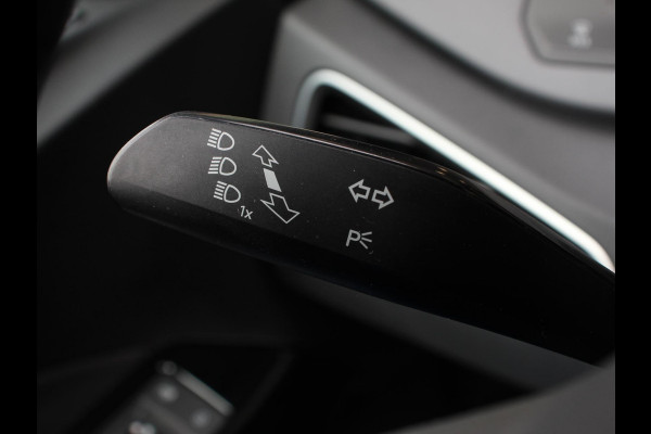 Volkswagen ID.3 Pro Life 58 kWh 204pk Navi Carplay PDC VA Full LED Adaptive Cruise Control 204pk 58 kWh Accu!