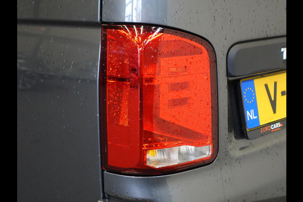 Volkswagen Transporter 2.0 TDI L2H1 28 Highline Automaat Camera | Airco | Cruise control | Navigatie | Trekhaak | Lichtmetalen velgen | Apple Carplay/ Android Auto | LED