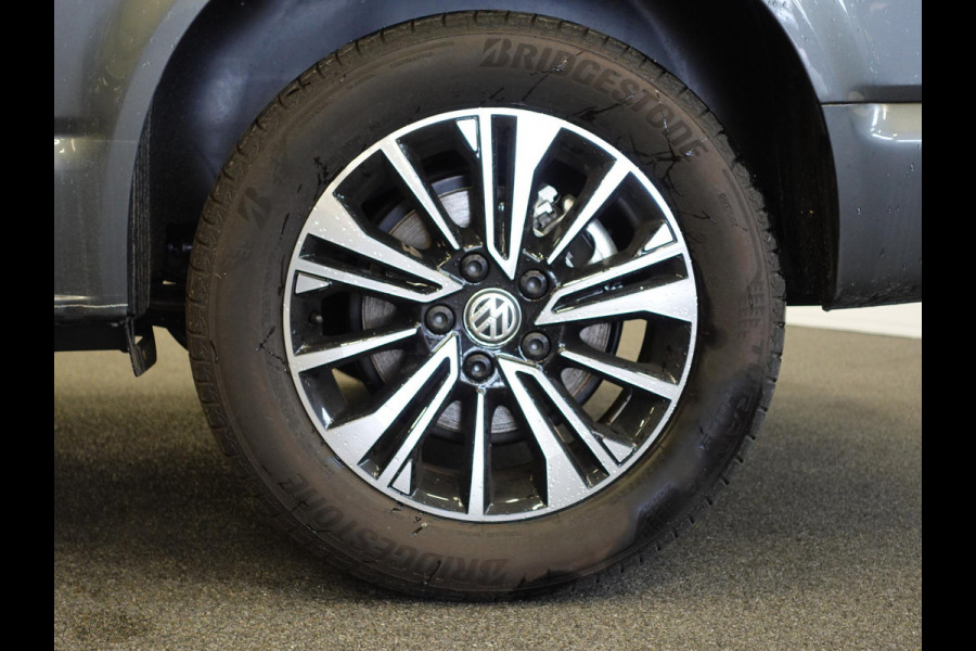 Volkswagen Transporter 2.0 TDI L2H1 28 Highline Automaat Camera | Airco | Cruise control | Navigatie | Trekhaak | Lichtmetalen velgen | Apple Carplay/ Android Auto | LED