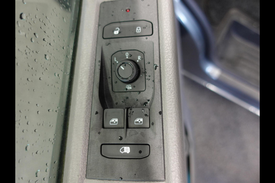 Volkswagen Transporter 2.0 TDI L2H1 28 Highline Automaat Camera | Airco | Cruise control | Navigatie | Trekhaak | Lichtmetalen velgen | Apple Carplay/ Android Auto | LED