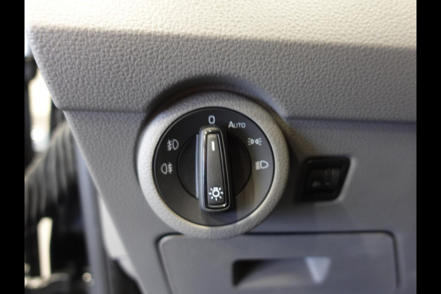 Volkswagen Transporter 2.0 TDI L2H1 28 Highline Automaat Camera | Airco | Cruise control | Navigatie | Trekhaak | Lichtmetalen velgen | Apple Carplay/ Android Auto | LED