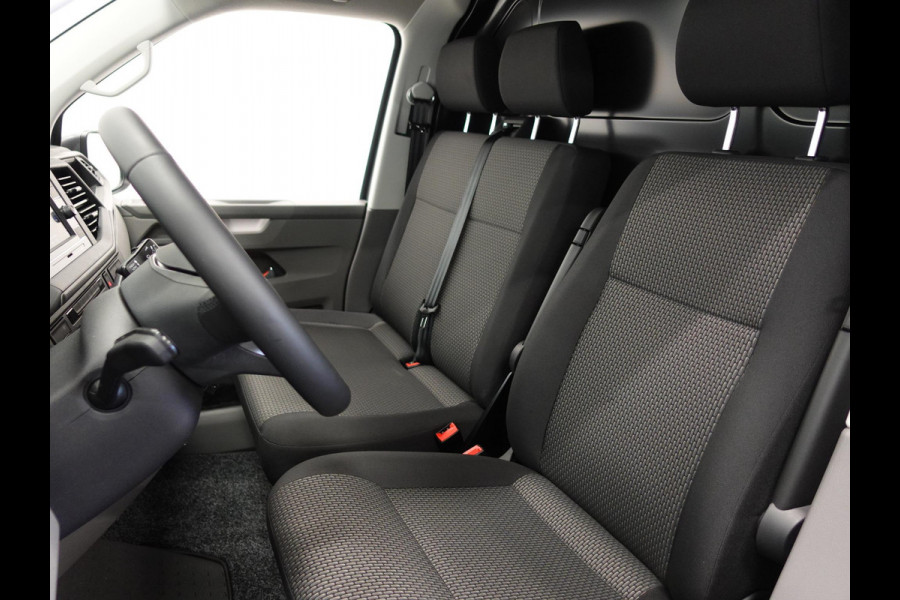 Volkswagen Transporter 2.0 TDI L2H1 28 Highline Automaat Camera | Airco | Cruise control | Navigatie | Trekhaak | Lichtmetalen velgen | Apple Carplay/ Android Auto | LED