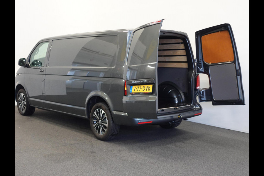 Volkswagen Transporter 2.0 TDI L2H1 28 Highline Automaat Camera | Airco | Cruise control | Navigatie | Trekhaak | Lichtmetalen velgen | Apple Carplay/ Android Auto | LED