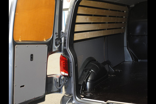 Volkswagen Transporter 2.0 TDI L2H1 28 Highline Automaat Camera | Airco | Cruise control | Navigatie | Trekhaak | Lichtmetalen velgen | Apple Carplay/ Android Auto | LED