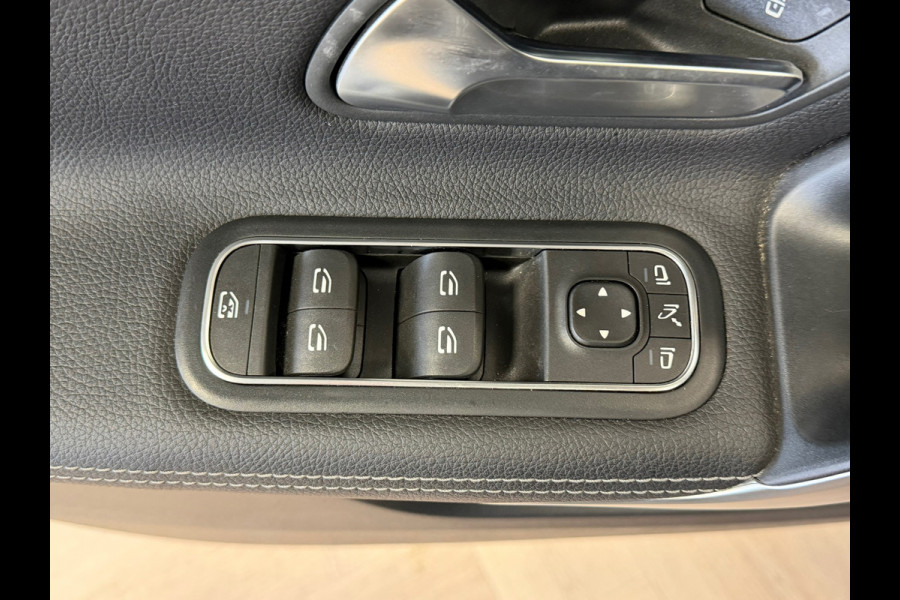 Mercedes-Benz A-Klasse A200 AUT. LED AMERA PDC VOOR EN ACHTER ACC APPLE CARPLAY NAVI STOELVERWARMING