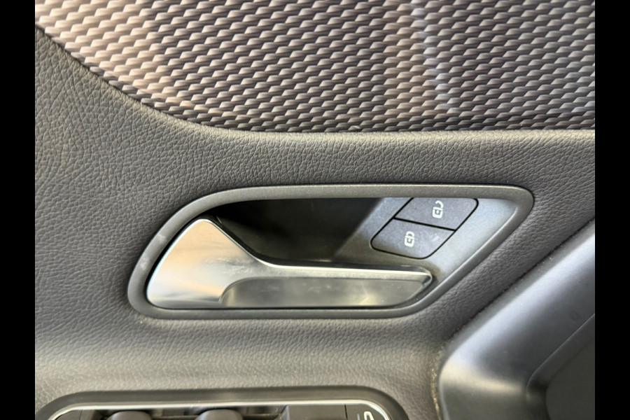 Mercedes-Benz A-Klasse A200 AUT. LED AMERA PDC VOOR EN ACHTER ACC APPLE CARPLAY NAVI STOELVERWARMING