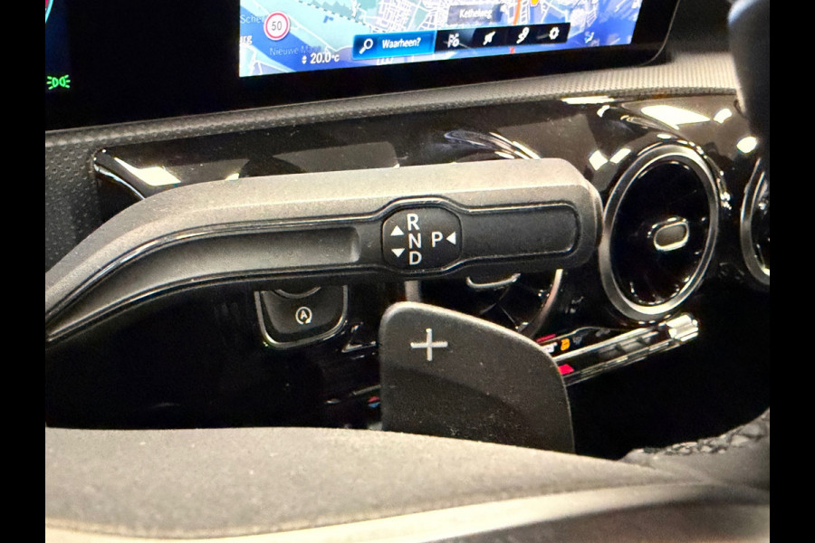Mercedes-Benz A-Klasse A200 AUT. LED AMERA PDC VOOR EN ACHTER ACC APPLE CARPLAY NAVI STOELVERWARMING