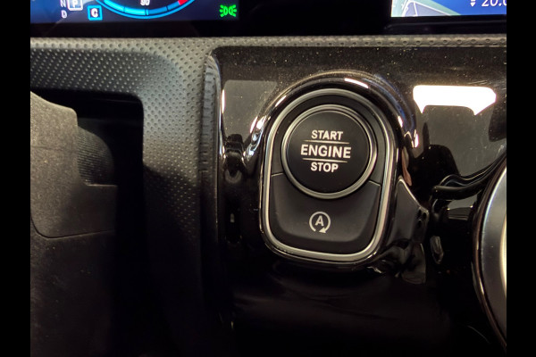 Mercedes-Benz A-Klasse A200 AUT. LED AMERA PDC VOOR EN ACHTER ACC APPLE CARPLAY NAVI STOELVERWARMING