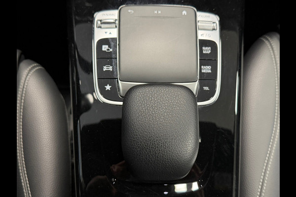 Mercedes-Benz A-Klasse A200 AUT. LED AMERA PDC VOOR EN ACHTER ACC APPLE CARPLAY NAVI STOELVERWARMING
