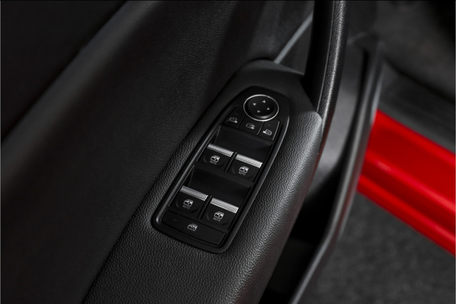 Renault Captur 1.0 TCe 100 Intens 101 PK Orig. NL | Cruise | PDC | Camera | NAV + App. Connect | ECC | Trekhaak | LM 17" |