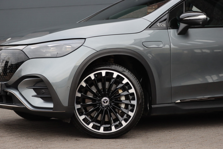 Mercedes-Benz EQE SUV 300 AMG Line Premium 91 kWh | Hyperscreen | Luchtvering | Distronic+ | Trekhaak | Verwarmd Stuurwiel | Burmester | Panoramadak | Digital Light | Surround Camera |